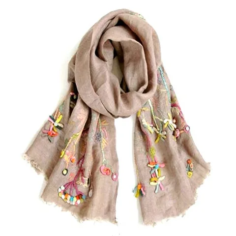 Scarf with embroidered flowers